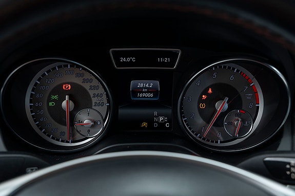 Mercedes-Benz CLA180 11 of 25
