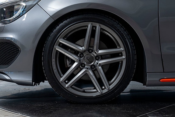 Mercedes-Benz CLA180 5 of 25