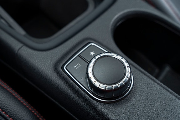 Mercedes-Benz CLA180 16 of 25