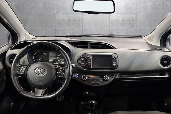 Toyota Yaris 9 of 30