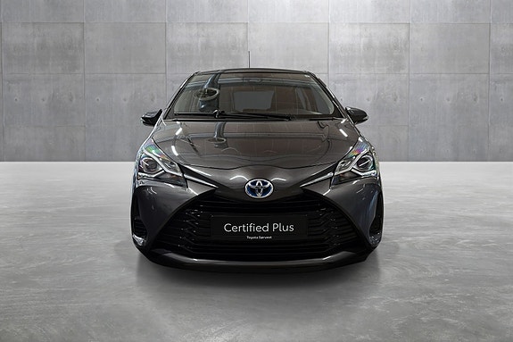 Toyota Yaris 8 of 30