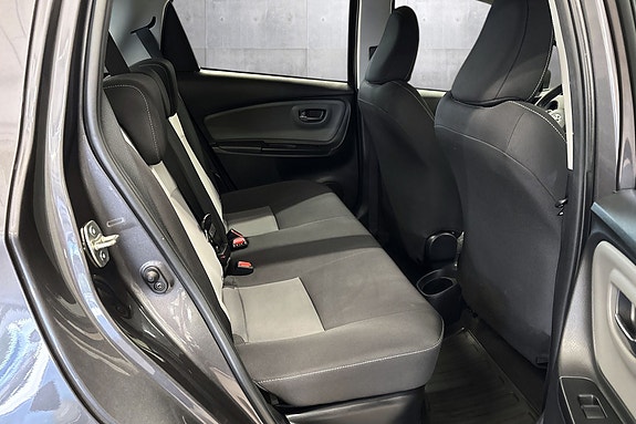 Toyota Yaris 15 of 30