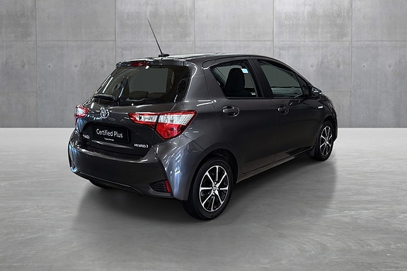 Toyota Yaris 5 of 30