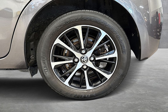 Toyota Yaris 20 of 30