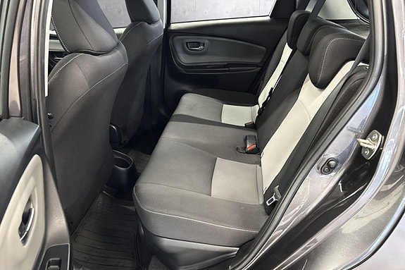 Toyota Yaris 16 of 30