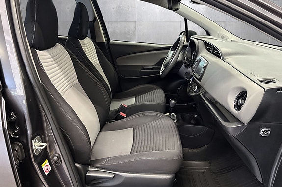 Toyota Yaris 14 of 30