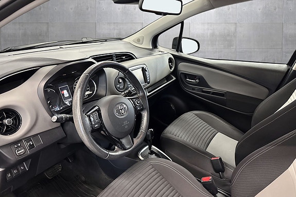 Toyota Yaris 10 of 30