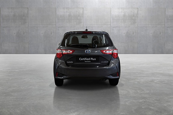 Toyota Yaris 4 of 30