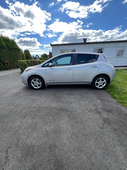 Nissan Leaf 3 of 12