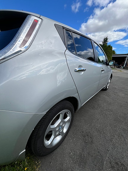 Nissan Leaf 5 of 12