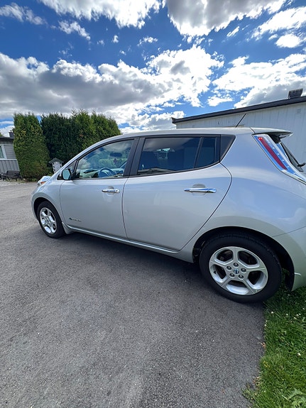Nissan Leaf 6 of 12
