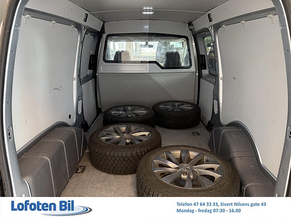 Volkswagen Caddy Maxi 24 of 25