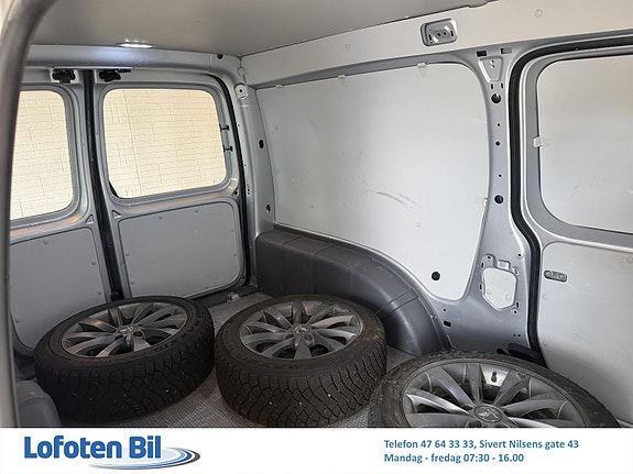 Volkswagen Caddy Maxi 22 of 25