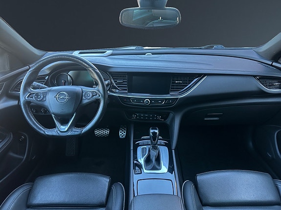 Opel Insignia 12 of 30