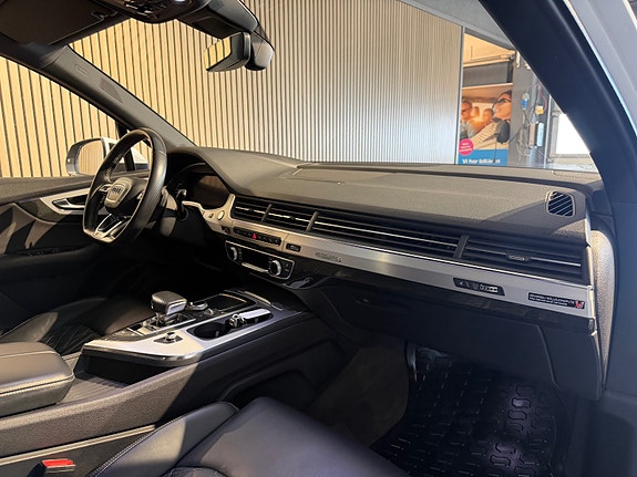 Audi Q7 9 of 30