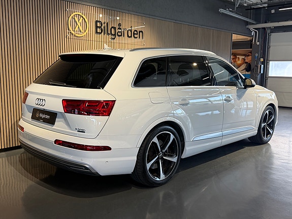 Audi Q7 4 of 30
