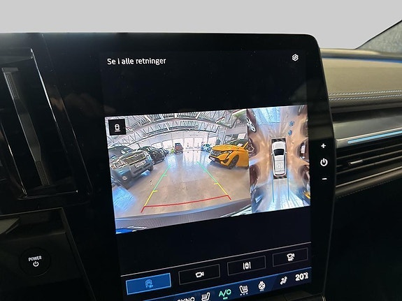 Renault Scenic E-Tech 13 of 26
