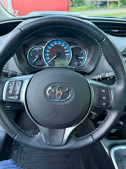 Toyota Yaris 6 of 14