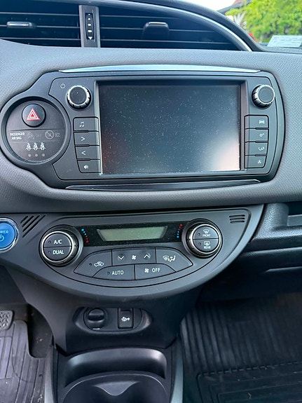 Toyota Yaris 8 of 14