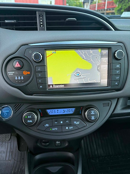 Toyota Yaris 9 of 14