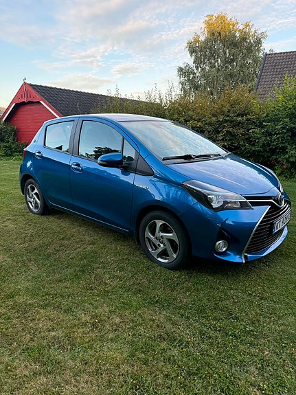Toyota Yaris 2 of 14
