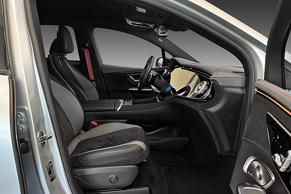 Mercedes-Benz EQE43 SUV 19 of 24