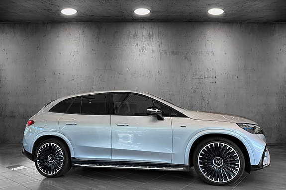Mercedes-Benz EQE43 SUV 6 of 24