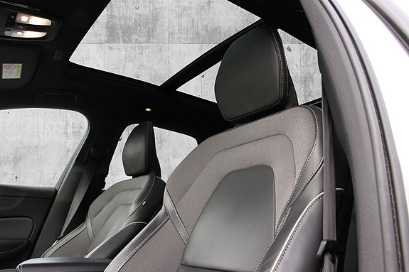 Volvo XC60 13 of 30