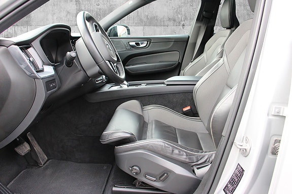 Volvo XC60 11 of 30