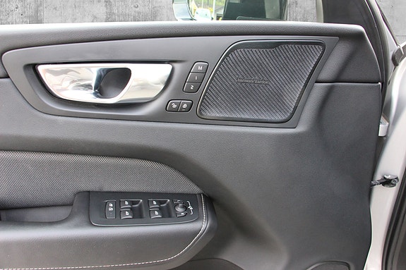 Volvo XC60 15 of 30
