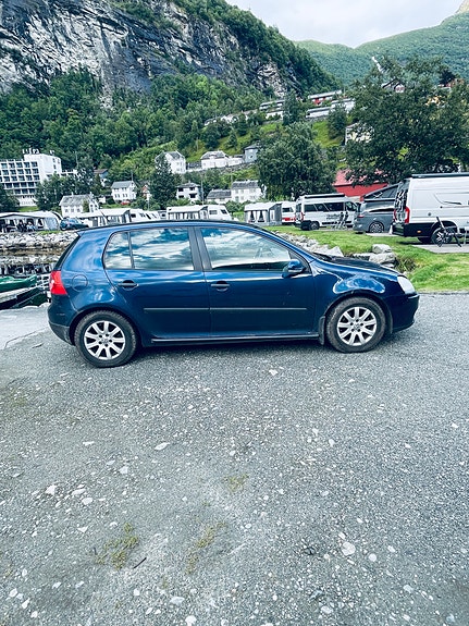 Volkswagen Golf V 8 of 30