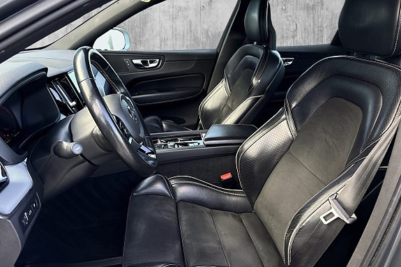 Volvo XC60 15 of 30