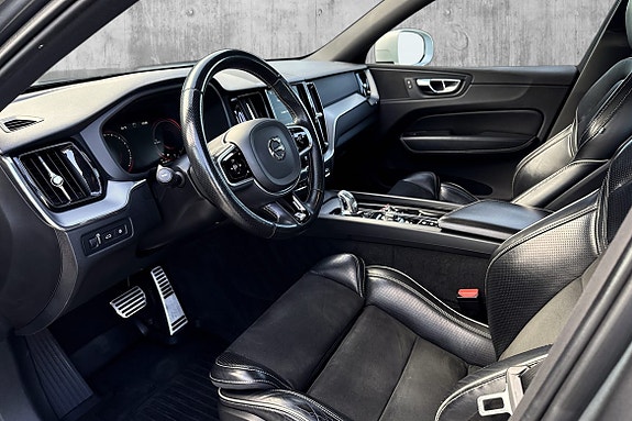 Volvo XC60 14 of 30