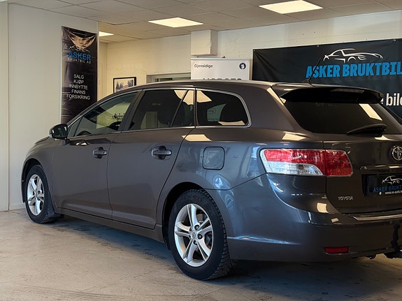 Toyota Avensis 11 of 30