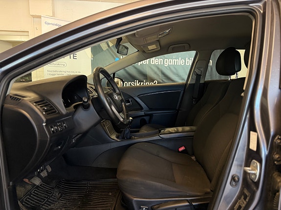 Toyota Avensis 22 of 30