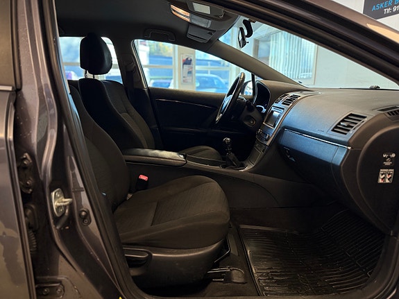 Toyota Avensis 30 of 30