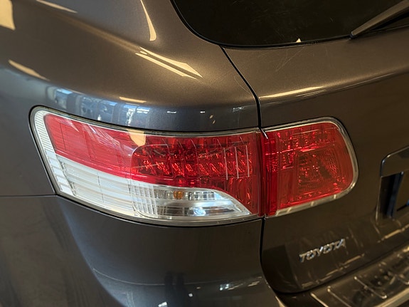 Toyota Avensis 12 of 30
