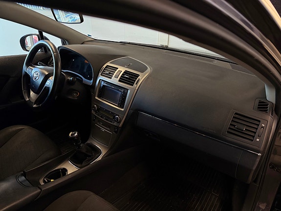 Toyota Avensis 28 of 30