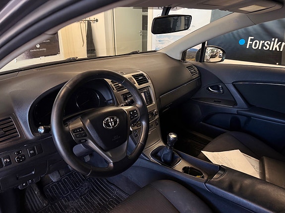 Toyota Avensis 21 of 30