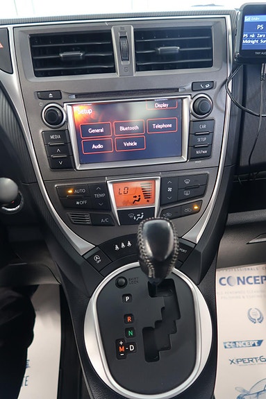 Toyota Verso-S 25 of 30