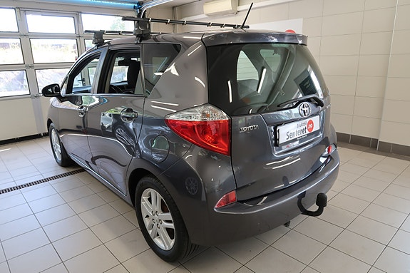 Toyota Verso-S 12 of 30