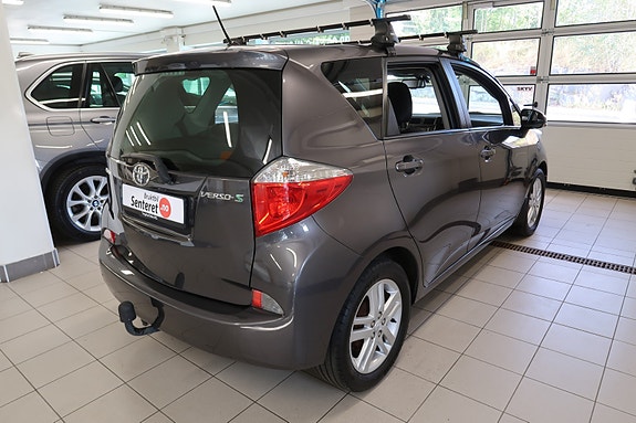 Toyota Verso-S 9 of 30