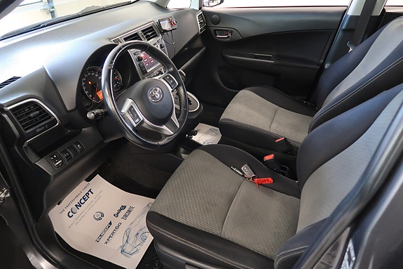 Toyota Verso-S 21 of 30