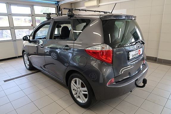 Toyota Verso-S 13 of 30