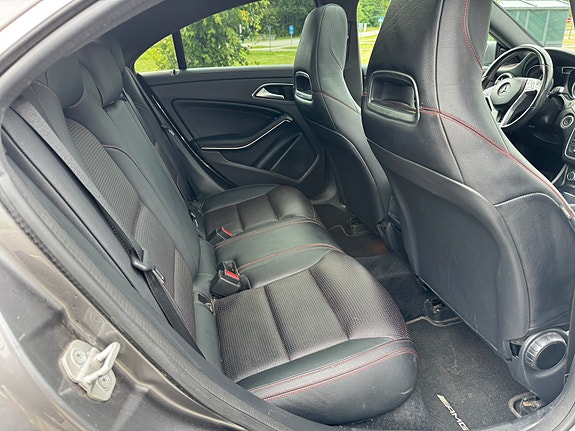Mercedes-Benz CLA200 13 of 21
