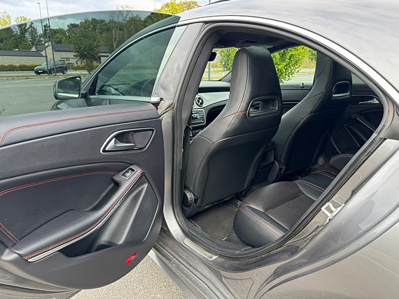 Mercedes-Benz CLA200 11 of 21