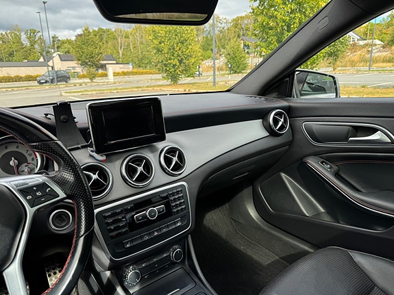 Mercedes-Benz CLA200 16 of 21