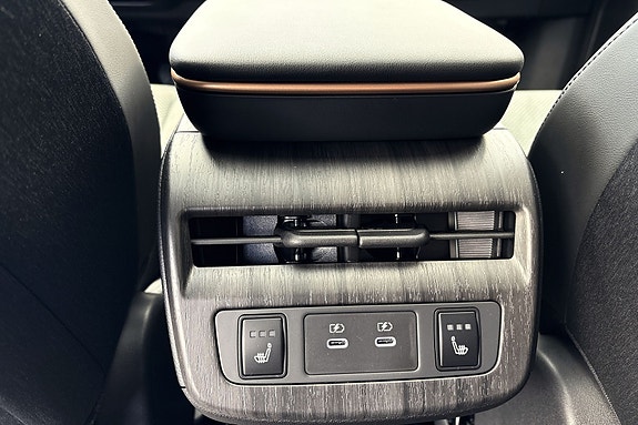 Nissan Ariya 14 of 19