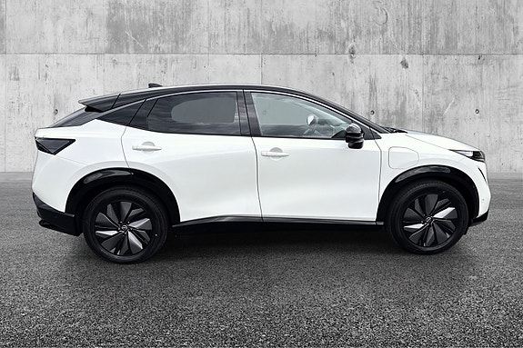 Nissan Ariya 4 of 20