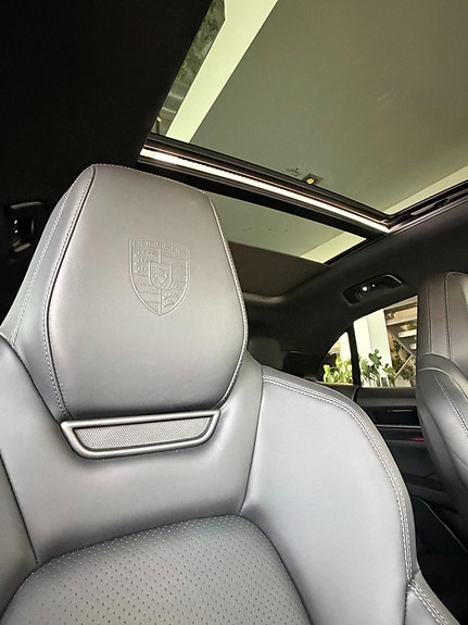 Porsche Macan 4 15 of 24